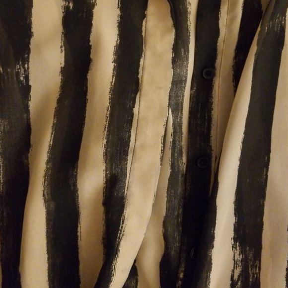 Button-up top - Picture 3 of 3